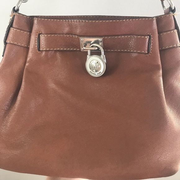 Michael Kors Handbags - 💕MICHAEL KORS CROSSBODY PURSE💕 Michael Kors Handbags - 💕MICHAEL KORS CROSSBODY PURSE💕
